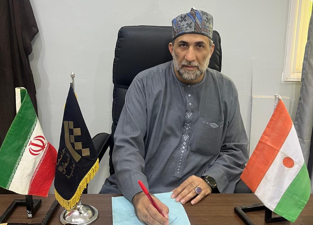 اللوحة الرسمية لرئيس الجامعة